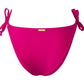 Nachhaltiges Bikinihöschen aus recycelten Materialien in einem wachen pink. Durch die Schleifen an der Seite und den etwas höheren Beinausschnitt wirst Du garantiert zum Blickfang.