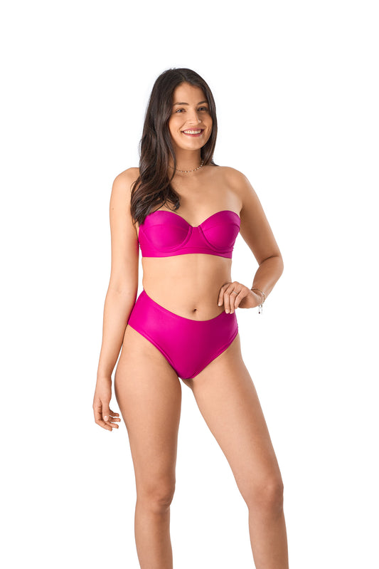 Die Vielfalt an Trage- und Bindeoptionen macht dieses Bikini-Top zu einem vielseitigen Begleiter für deine Strand- oder Pooltage. Stilvoll und mit einem Hauch von Sexy - dieses Oberteil bietet die perfekte Mischung aus Mode und Verführung